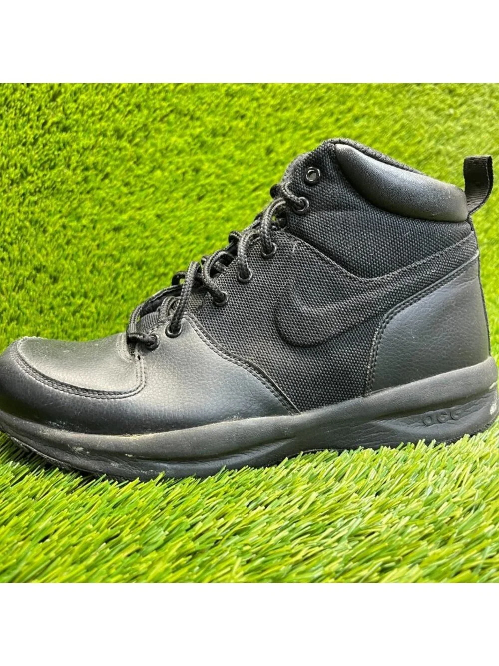 Nike ACG Manoa Boys Size 7Y Triple Black Classic Outdoor Lace Up Hiking Boots